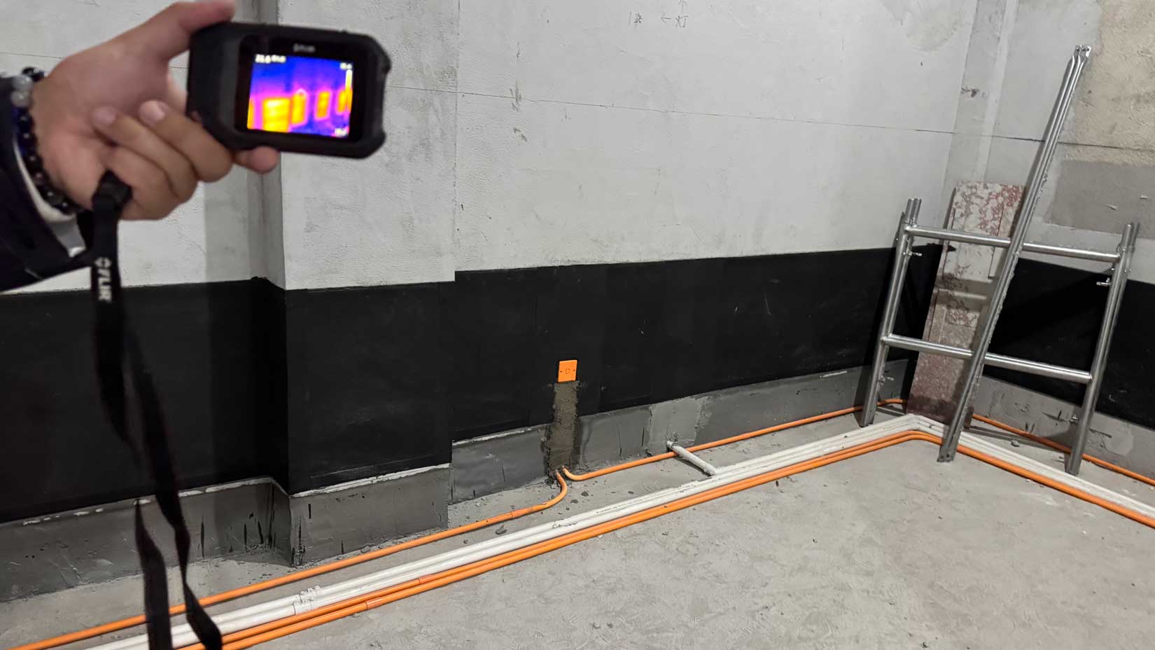 奥斯特碳红外防潮防霉系统正在施工中